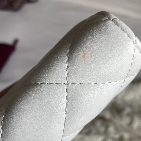 NWT- Urban Expressions white Wendy vegan leather bag with detachable chain - Picture 10 of 11